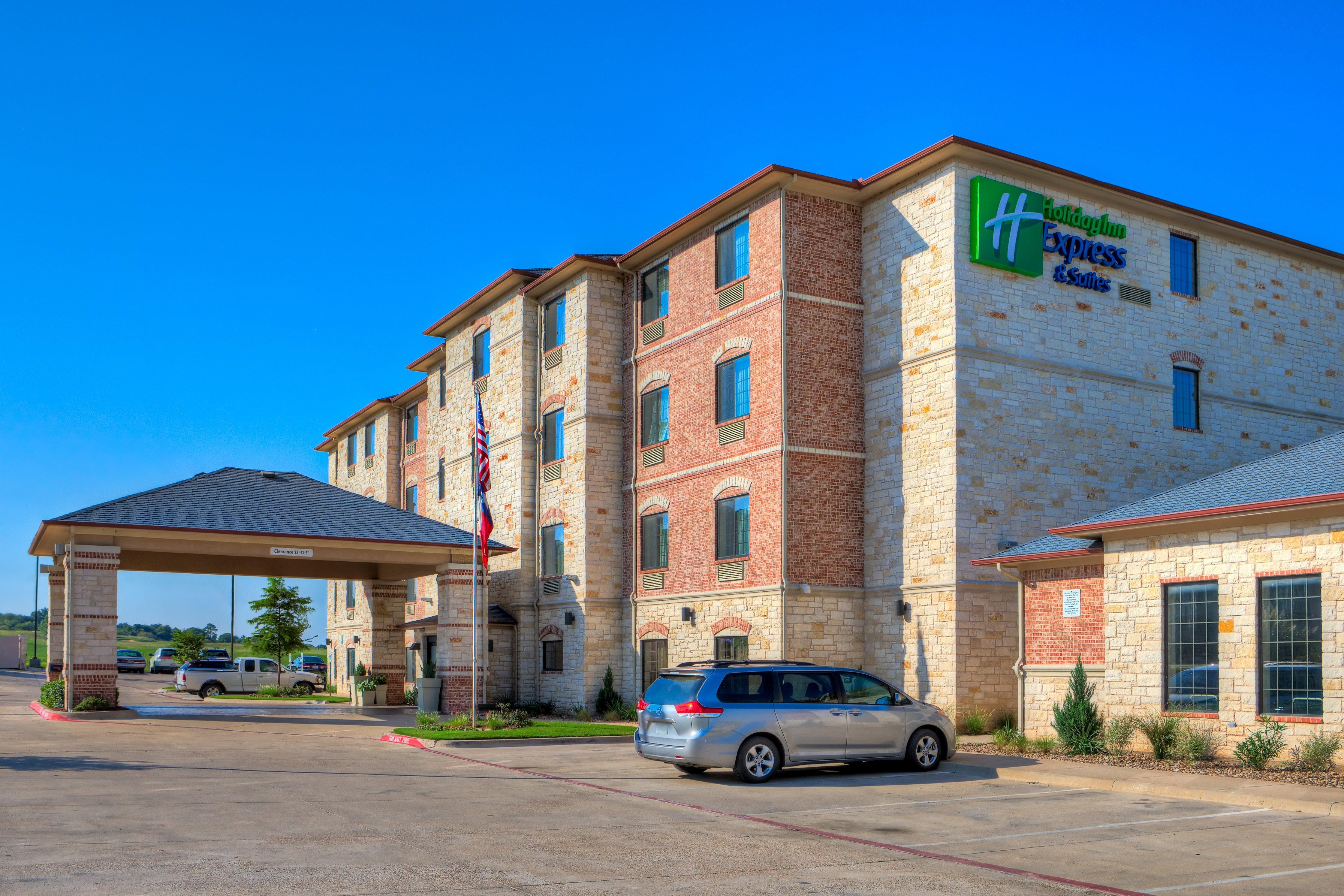 Holiday Inn Express And Suites Granbury By Ihg Exterior photo
